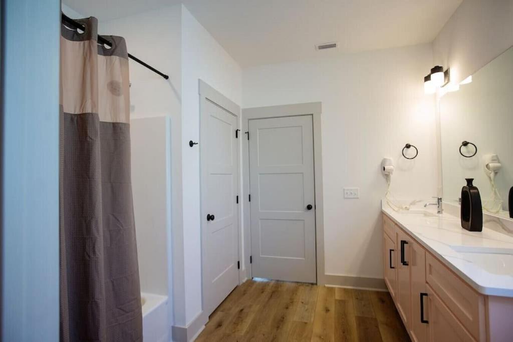 パナマシティービーチ Coral Reef - Brand New Build, Pet Friendly, Private Pool! Sleeps 9!ヴィラ エクステリア 写真